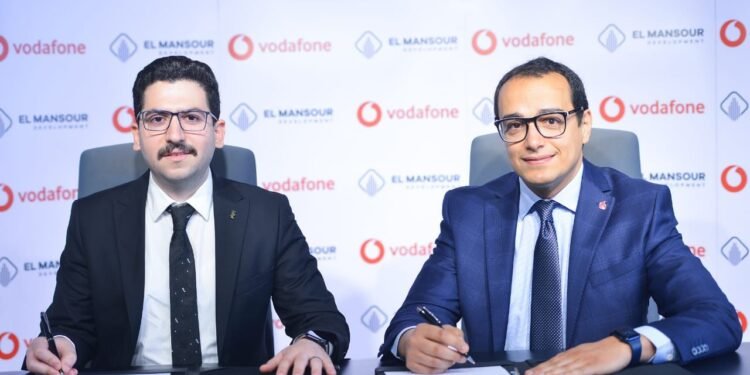 «فودافون مصر» توقع اتفاقية شراكة مع «المنصور للتطوير العقاري »لتوفير خدمات Triple play في 7مشروعات سكنية وسياحية