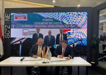 رئيس اقتصادية قناة السويس يشهد توقيع عقد تخصيص أرض كاملة المرافق بين “السويدي للتنمية الصناعية” و “جوشي الصينية”