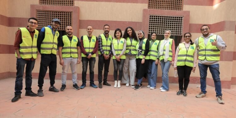 موظفو شركة دي دي مصر يتعاونون مع مؤسسة مصر الخير في تعبئة وتغليف المساعدات الإنسانية للأسر الأولي بالرعاية