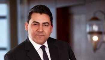 مجلس إدارة المصرية للاتصالات يوافق على قبول استقالة عادل حامد