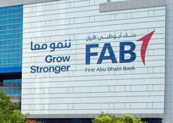 بنك أبو ظبي الأول مصر يحدد 100 دولار للسحب النقدي بالخارج
