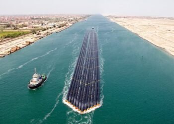 40% تراجعاً فى إيرادات قناة السويس منذ بداية 2024 بسبب هجمات البحر الأحمر
