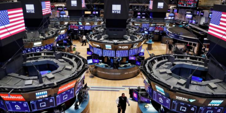 تراجع وول ستريت مع ضغط عوائد أذون الخزانة على الأسهم الكبرى