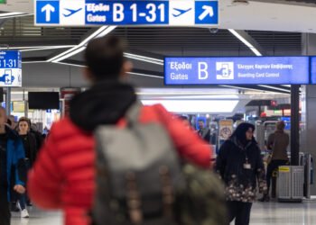 اليونان تنوي طرح 30% من مطار أثينا الدولي للاكتتاب العام