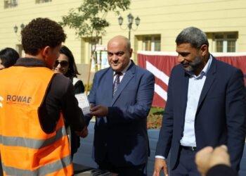 «رواد الهندسة الحديثة» تحتفل بتخريج أول دفعة من مبادرة «رواد بلا أمية» لمحو الأمية وتكرم العمال الخريجين