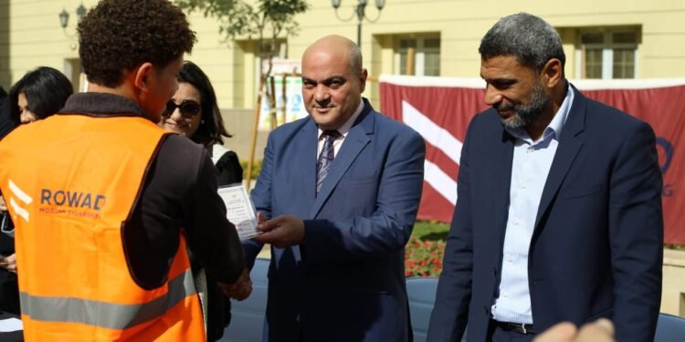 «رواد الهندسة الحديثة» تحتفل بتخريج أول دفعة من مبادرة «رواد بلا أمية» لمحو الأمية وتكرم العمال الخريجين