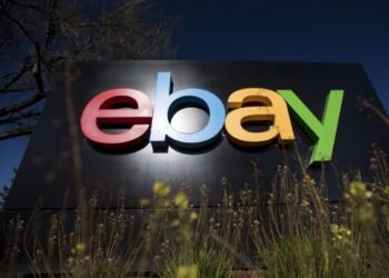 eBay تعتزم تسريح 1000 موظف مع تقليل عدد المتعاقدين 