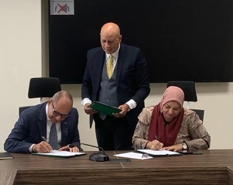 المصرية لنقل الكهرباء تتعاقد لتنفيذ الخط الهوائي لكهرباء الإسكندرية بتكلفة 965 مليون جنيه