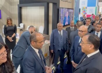 رئيس الوزراء يتفقد جناح البورصة المصرية خلال افتتاح معرض القاهرة الدولي للكتاب