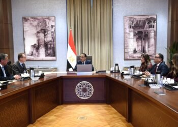 مرسيدس بنز تدرس فرص الاستثمار في مجال السيارات الكهربائية بمصر