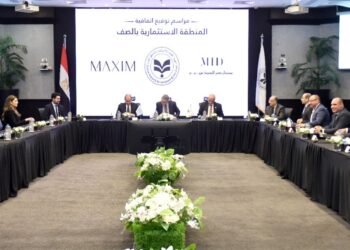 هيئة الاستثمار ومجموعة مكسيم يوقعان عقد إطلاق منتجع للسياحة العلاجية باستثمارات 1.5 مليار جنيه