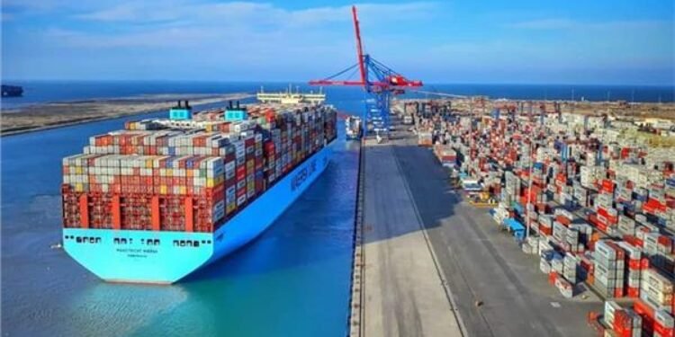 أسامة ربيع: 46% تراجعا بإيرادات قناة السويس في يناير