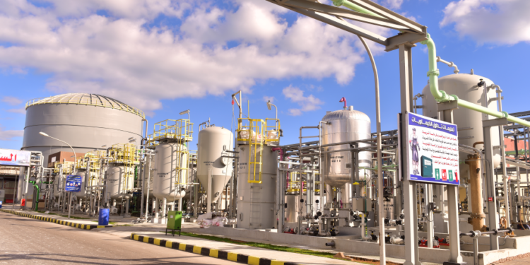 أرباح أبو قير للأسمدة تتراجع 43% في النصف الأول