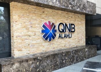  QNB الأهلي يرفع سعر العائد على حساب توفير بلس الدولاري إلى 4.30%