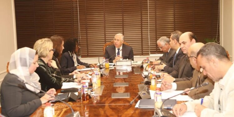 وزير الزراعة يبحث مع التنمية المستدامة بالبنك الدولي المشروعات المشتركة