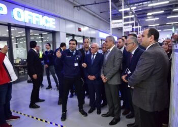 وزير العمل يتفقد مصنع الضفائر الكهربائية في بورسعيد بحجم استثمارات 100 مليون دولار