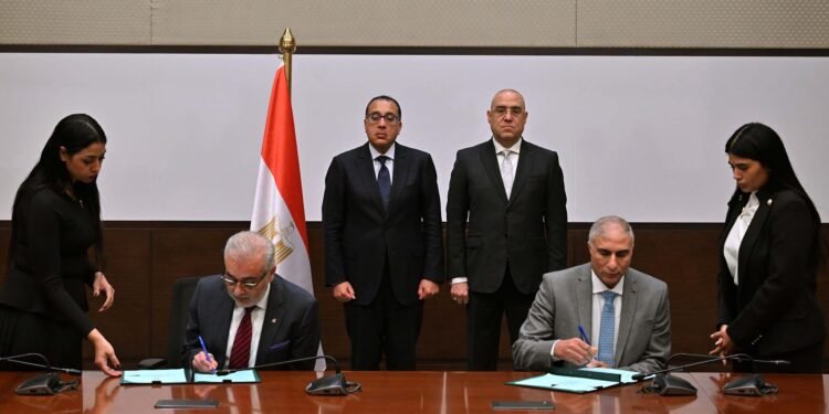 توقيع عقد تخصيص مشروع طبي تعليمي بمدينة الشروق باستثمارات 300 مليون دولار