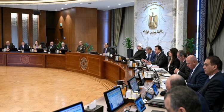 رئيس الوزراء: تسلَّمنا 5 مليارات دولار من الدفعة الأولى لصفقة رأس الحكمة