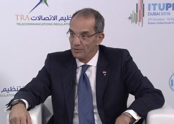 وزير الاتصالات: 90% من حجم البيانات المتنقلة بين الشرق والغرب تمر عبر مصر