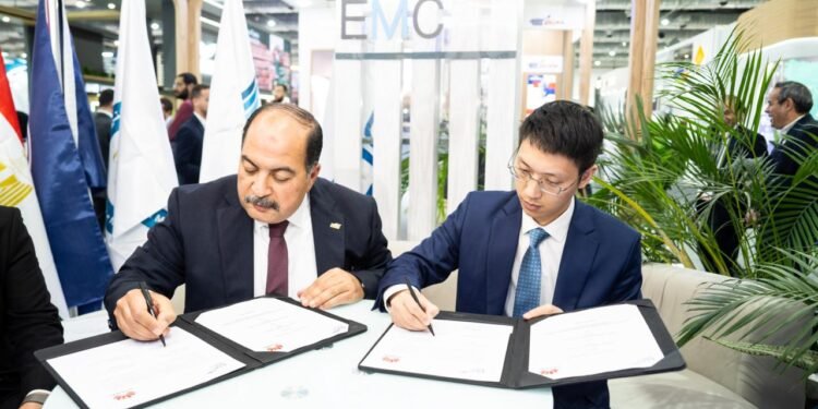 هواوي توقع اتفاقية مع صان مصر للتعاون في حلول الطاقة الرقمية والمستدامة
