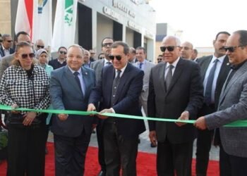 وزير البترول يفتتح محطتي غازتك لتموين السيارات بالغاز الطبيعي