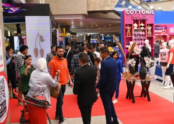 400 شركة محلية وأجنبية تشارك بمنتجاتها في معرض كايرو فاشون آند تكس
