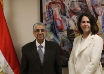 وزير الكهرباء يبحث مع بريتيش بتروليام الاستثمار فى الطاقة المتجددة والهيدروجين الأخضر