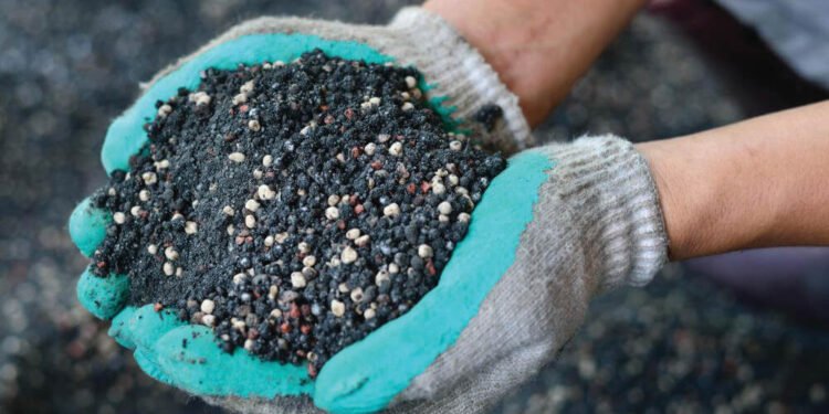 محمود عصمت: 8 مليون طن أسمدة نيتروجينية إجمالي الإنتاج في 2023