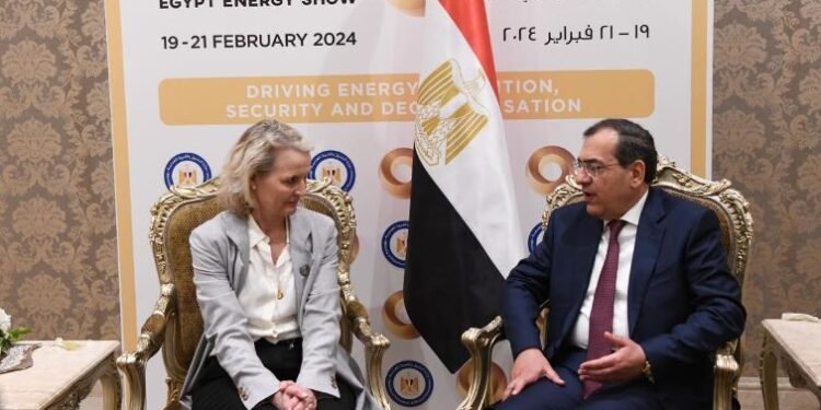 وزير البترول يبحث التعاون بين مصر والاتحاد الأوروبي بالانتقال الطاقى وخفض الانبعاثات