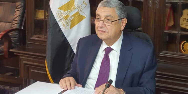 وزير الكهرباء يحدد موازنة هيئة الطاقة المتجددة باستثمارات 8 مليار جنيه في العام المالي الجديد
