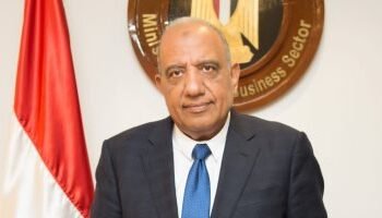 وزير قطاع الأعمال يستعرض تنفيذ مشروعات التحول الأخضر بالشركات التابعة