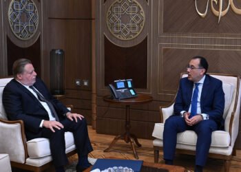 رئيس الوزراء: الإفراج عن السلع والبضائع يسير بصورة جيدة والمركزى يوفر العملة الصعبة