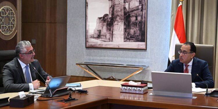 اقتصادية قناة السويس تتعاقد على 127 مشروعاً بتكلفة استثمارية 2.8 مليار خلال 10 شهور