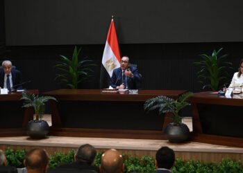 رئيس الوزراء: خفض أسعار السلع بنحو 15 و20% ليصل 30% بعد عيد الفطر