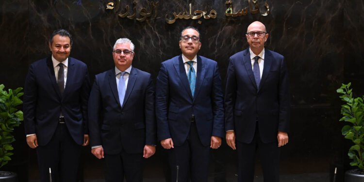 رئيس الوزراء يوقع اتفاقية إقامة مصنع سان جوبان باستثمارات أجنبية تتجاوز 160 مليون يورو