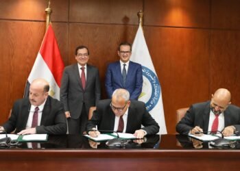 وزارة البترول توقع اتفاقيتين لاستكشاف البترول بخليج السويس