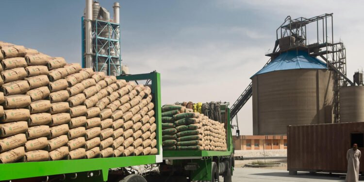 مصر للأسمنت توقع اتفاقية تعاون مع شركة قسطور مصر للصناعة والتجارة