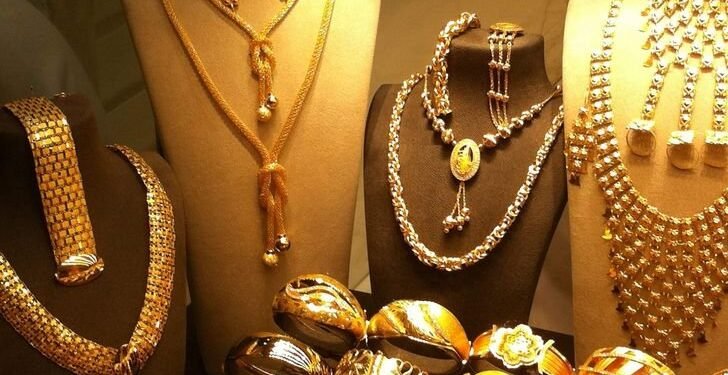 أسعار الذهب تتراجع وعيار 21 يسجل 2960 جنيه
