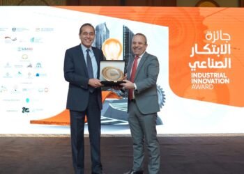 رئيس التصديري للصناعات الكيماوية يتسلم جائزة الابتكار الصناعي من “GIZ”