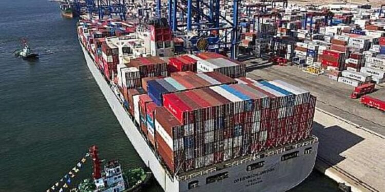 البنوك المصرية تنتهي من الإفراج عن كافة طلبات الإستيراد المعلقة في الموانىء