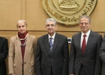 وزير الكهرباء يطلق “منصة مصر” لزيادة التوسع فى الخلايا الشمسية