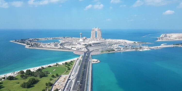 أبوظبي تجمع 5 مليارات دولار من إصدار أول سندات دولية في 3 سنوات