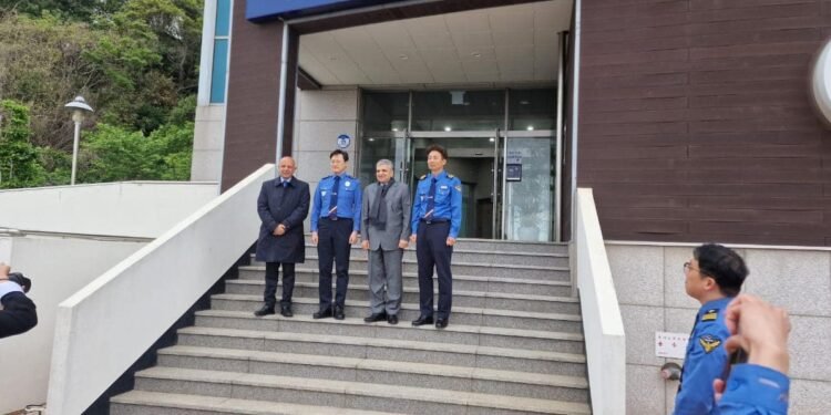 أسامة ربيع: نسعي لبناء وحدات بحرية صديقة للبيئة ضمن استراتيجية القناة الخضراء