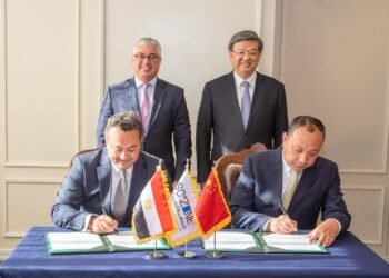 اقتصادية قناة السويس توقع عقد مع شين فينج الصينية باستثمارات 297 مليون دولار