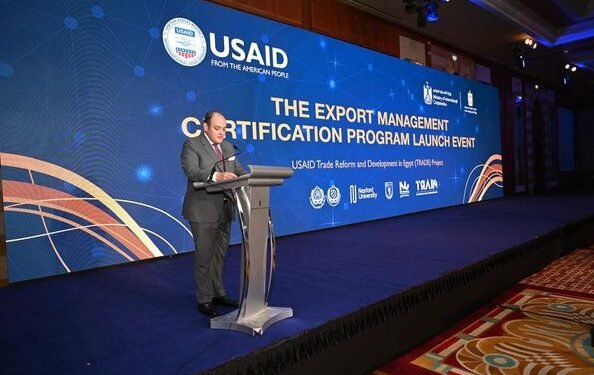 وزير الصناعة يستعرض جهود الدولة للنهوض بمعدلات الصادرات المصرية