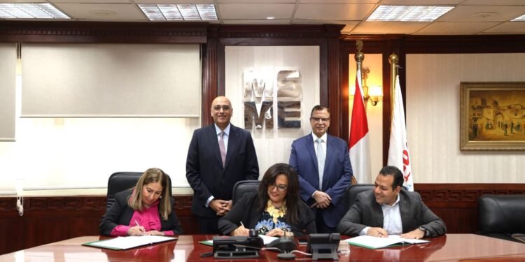 باسل رحمي: توقيع عقد بـ30 مليون جنيه لتمويل المشروعات متناهية الصغر