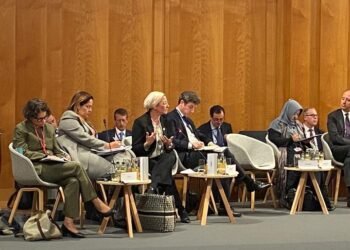 وزيرة البيئة تدعو لربط الطاقة المتجددة بتحلية المياه والزراعة