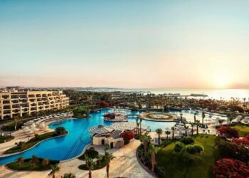 المنشآت السياحية في البحر الأحمر