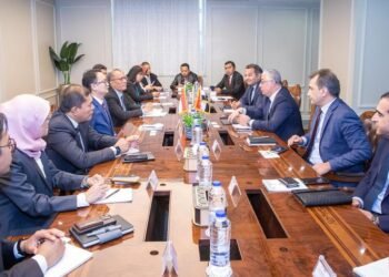 إقتصادية قناة السويس تبحث سبل التعاون المشترك في الطاقة الخضراء مع إندونيسيا 