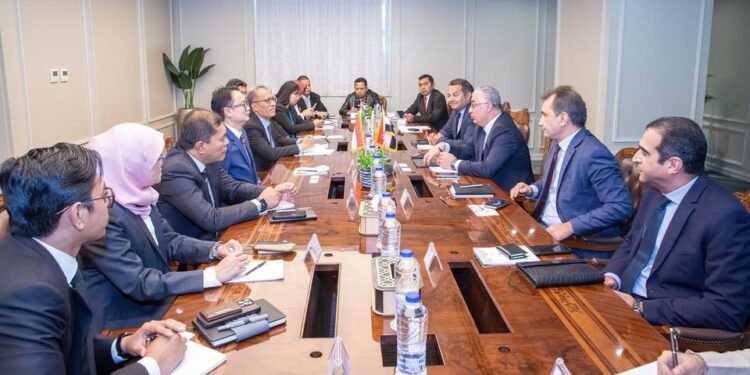 إقتصادية قناة السويس تبحث سبل التعاون المشترك في الطاقة الخضراء مع إندونيسيا 